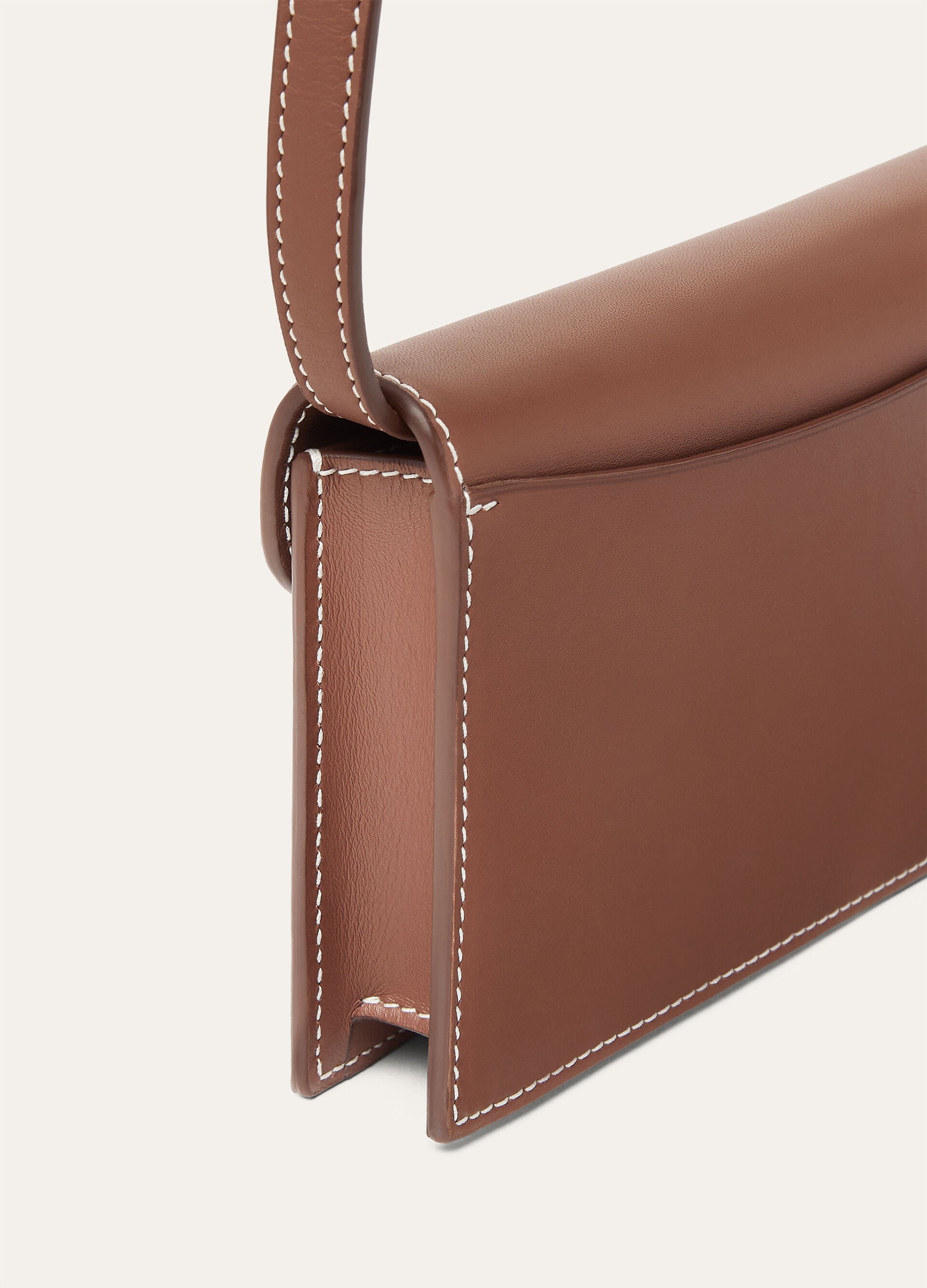 EXTRA POCHETTE ROUNDED LEATHER