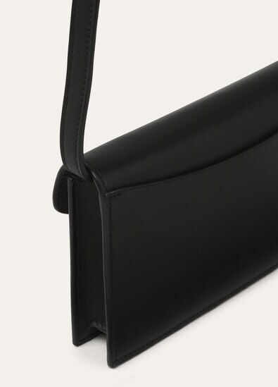 EXTRA POCHETTE ROUNDED LEATHER