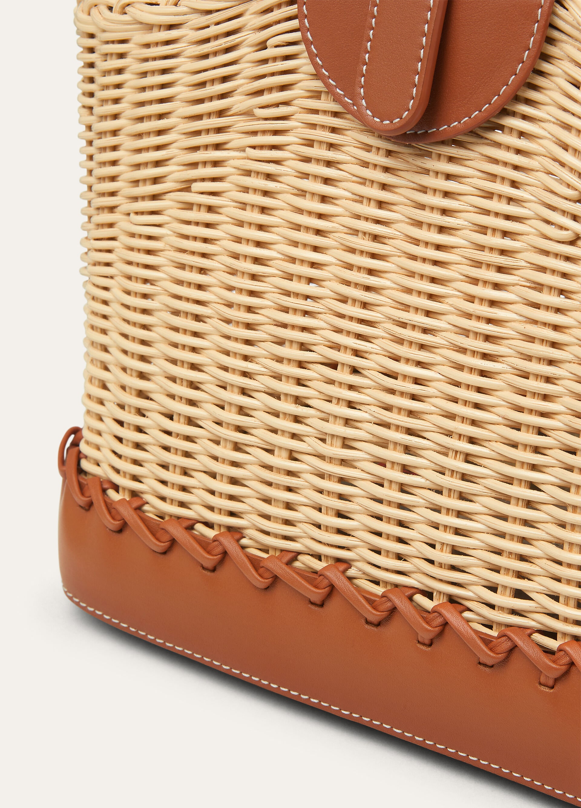 BOBBIN BUCKET WICKER/ROUNDED LEATHER