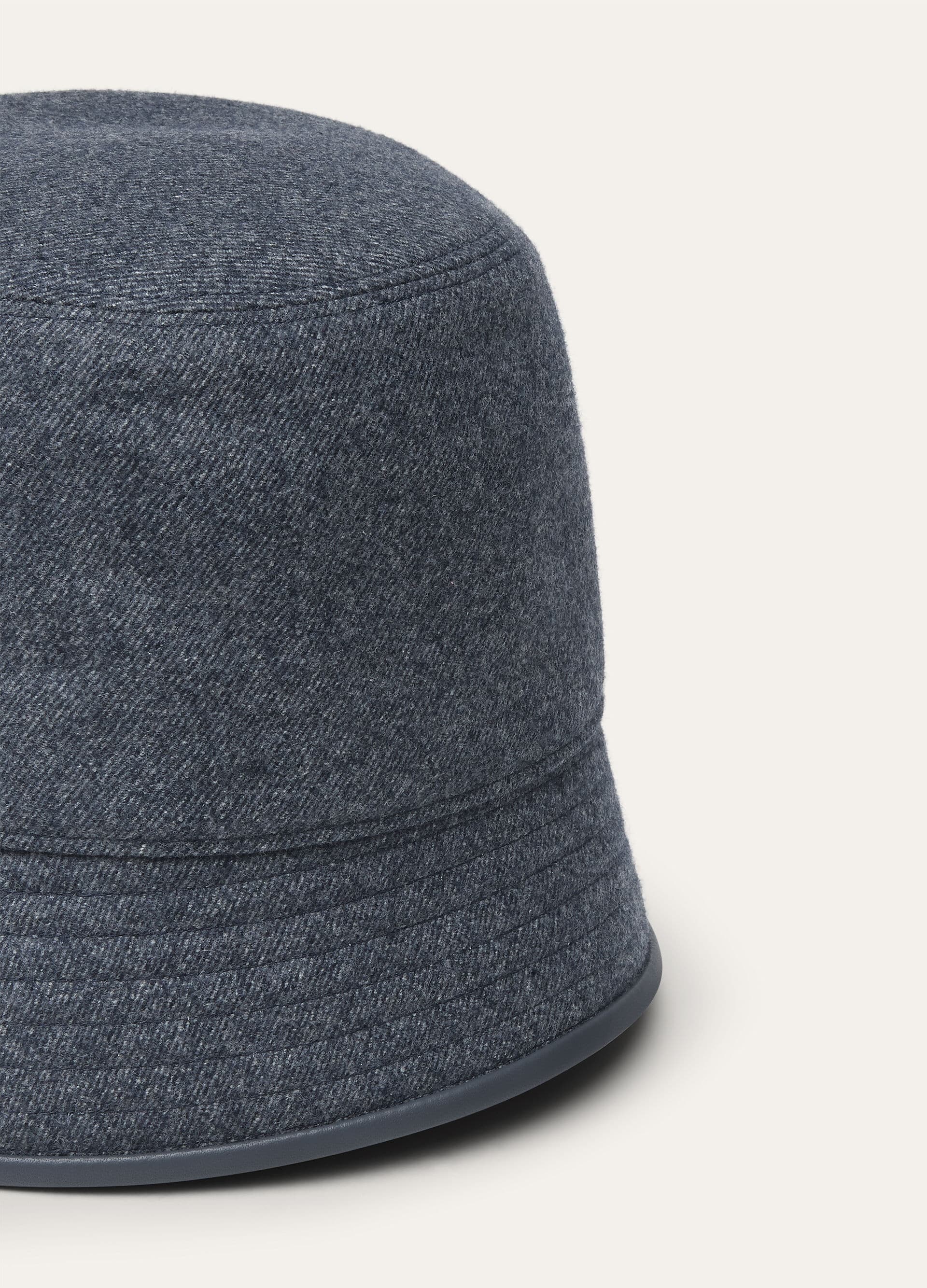 TINA BUCKET WISH CASH FLANNEL RAIN