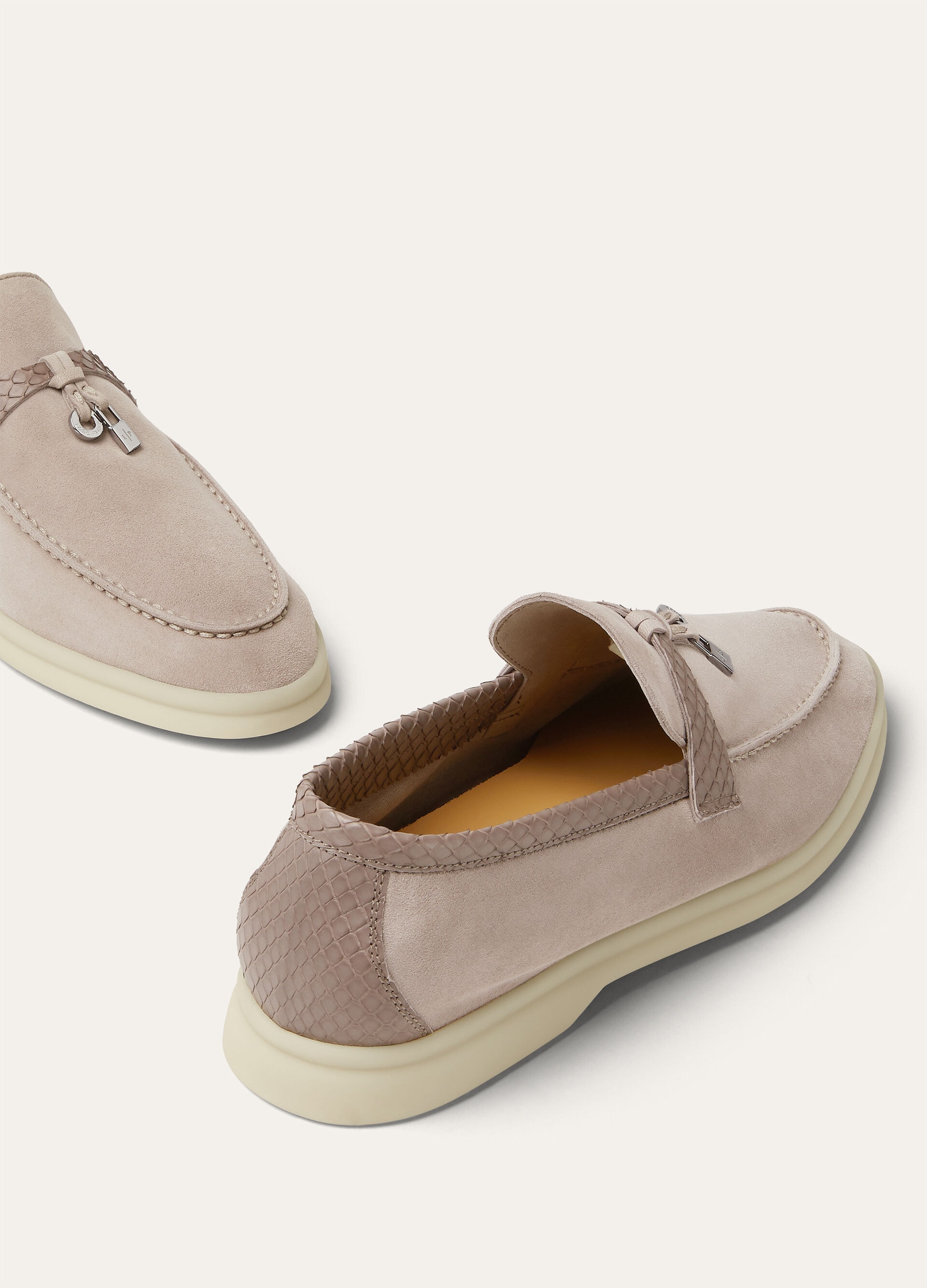 SUMMER CHARMS WALK SUEDE PYTHON CASHMERE