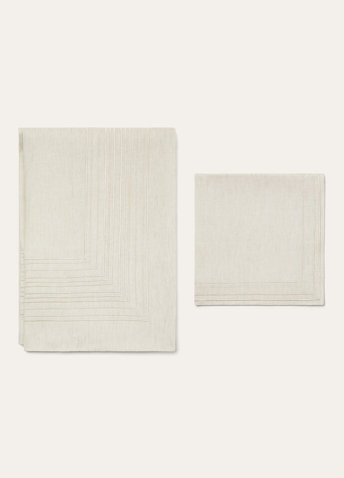EMBROIDERED SUITCASE STRIPE TABLECLOTH 8 PAX_FAP4737_B4ER_NR_1