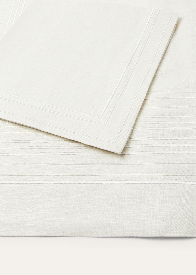 EMBROIDERED SUITCASE STRIPE TABLECLOTH 6 PAX_FAP4738_B587_NR_2