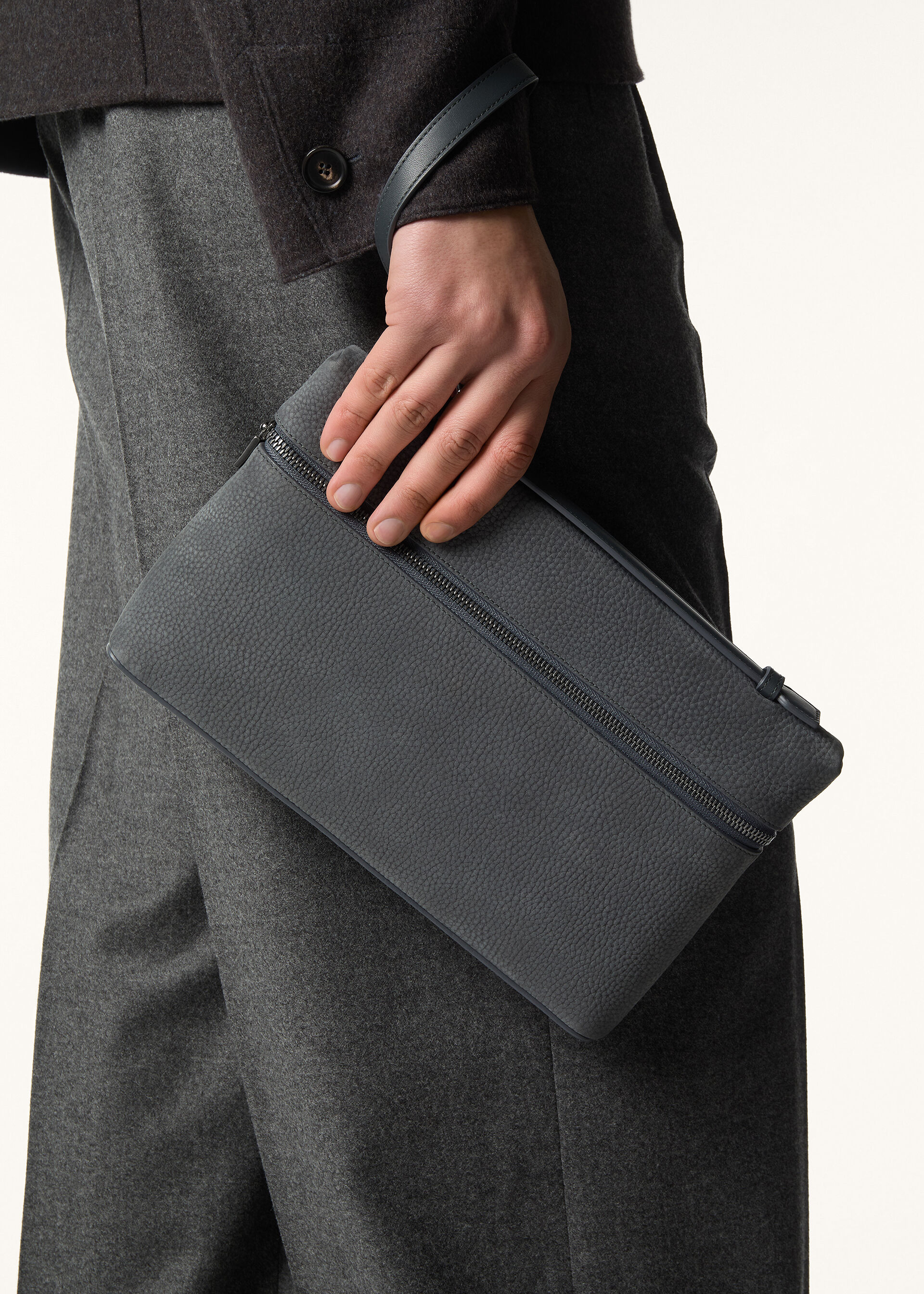 EXTRA POUCH L29 GRAINED NUBUCK/ROUNDED LEATHER