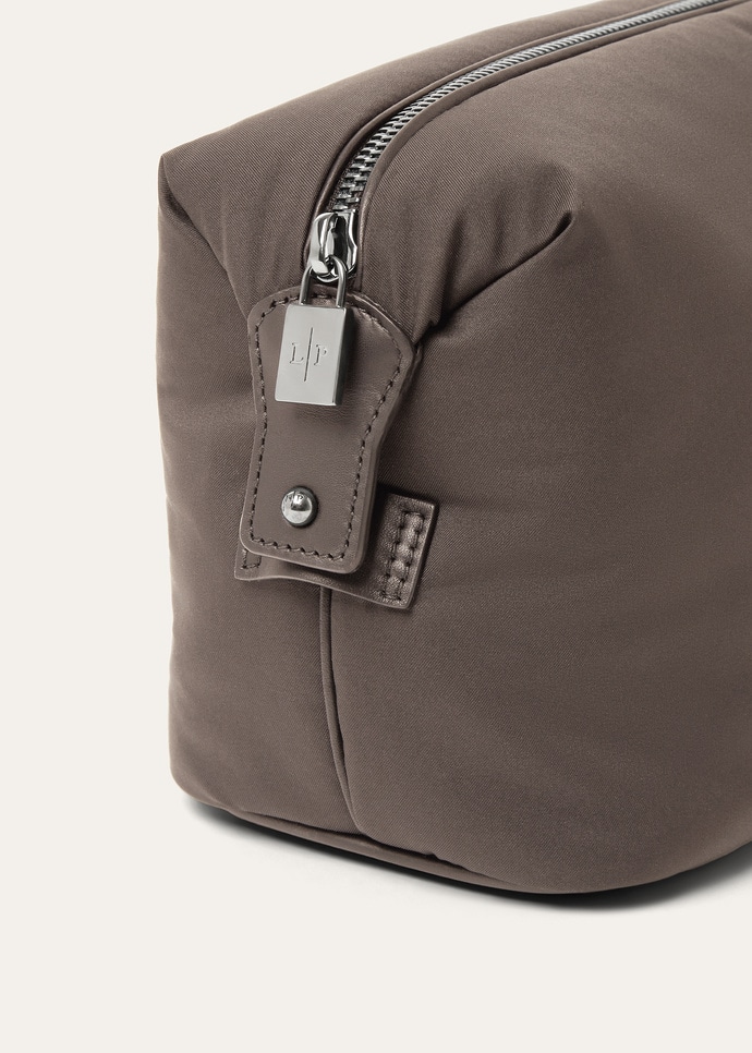 WIND POUCH WIND/ROUNDED LEATHER_FAP6502_H16Y_NR_3