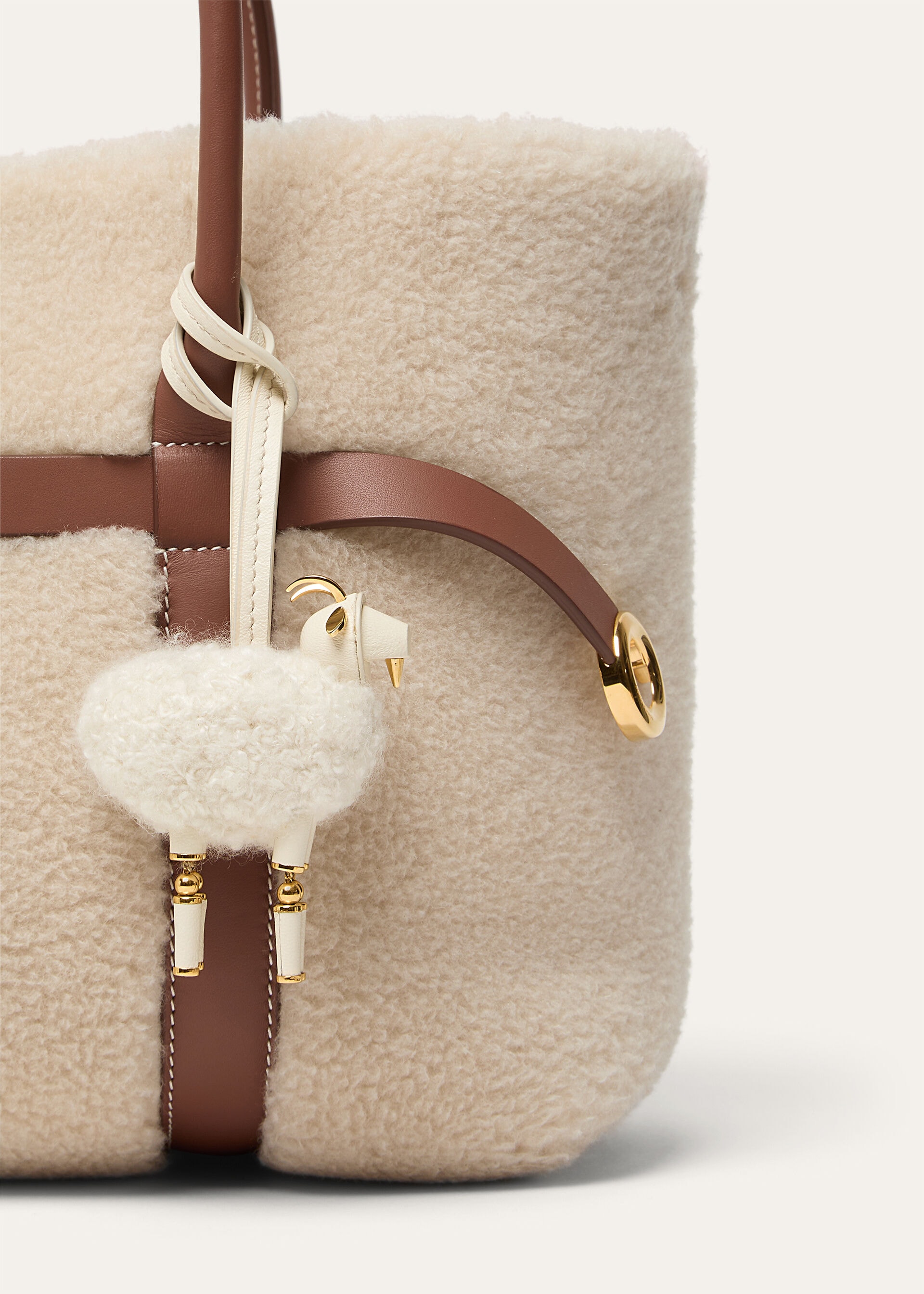 GOAT CHARM CASHMERE/ROUNDED LEATHER