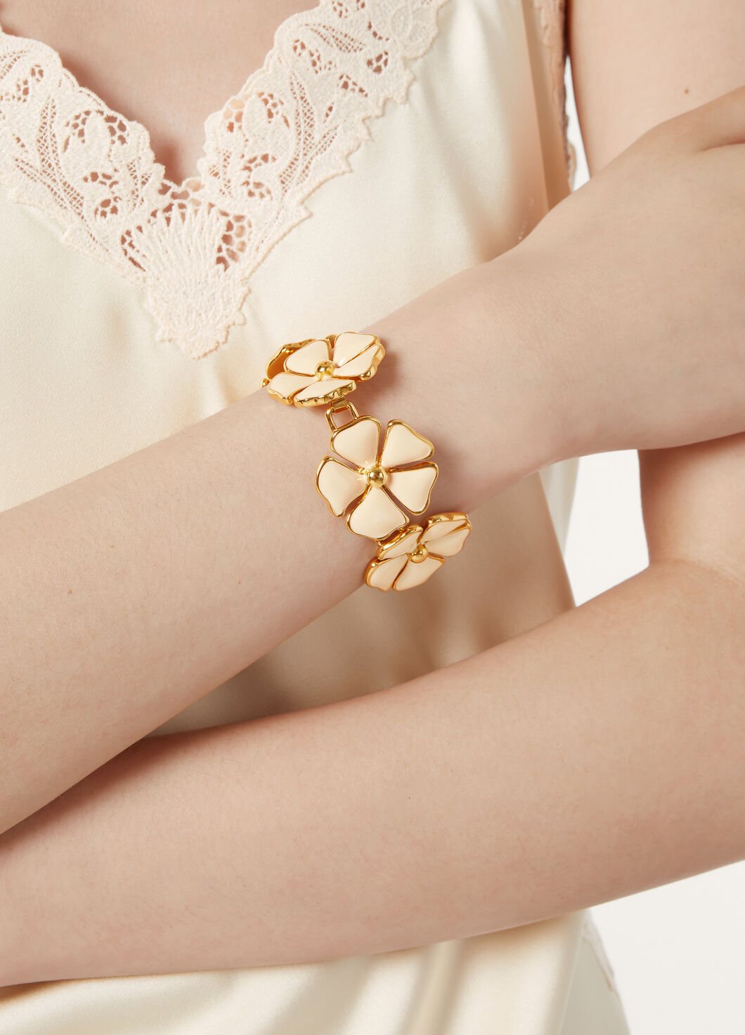 BLOOMING LINEN FLOWER BRACELET BRASS/ENAMEL_FAP6903_108X_1