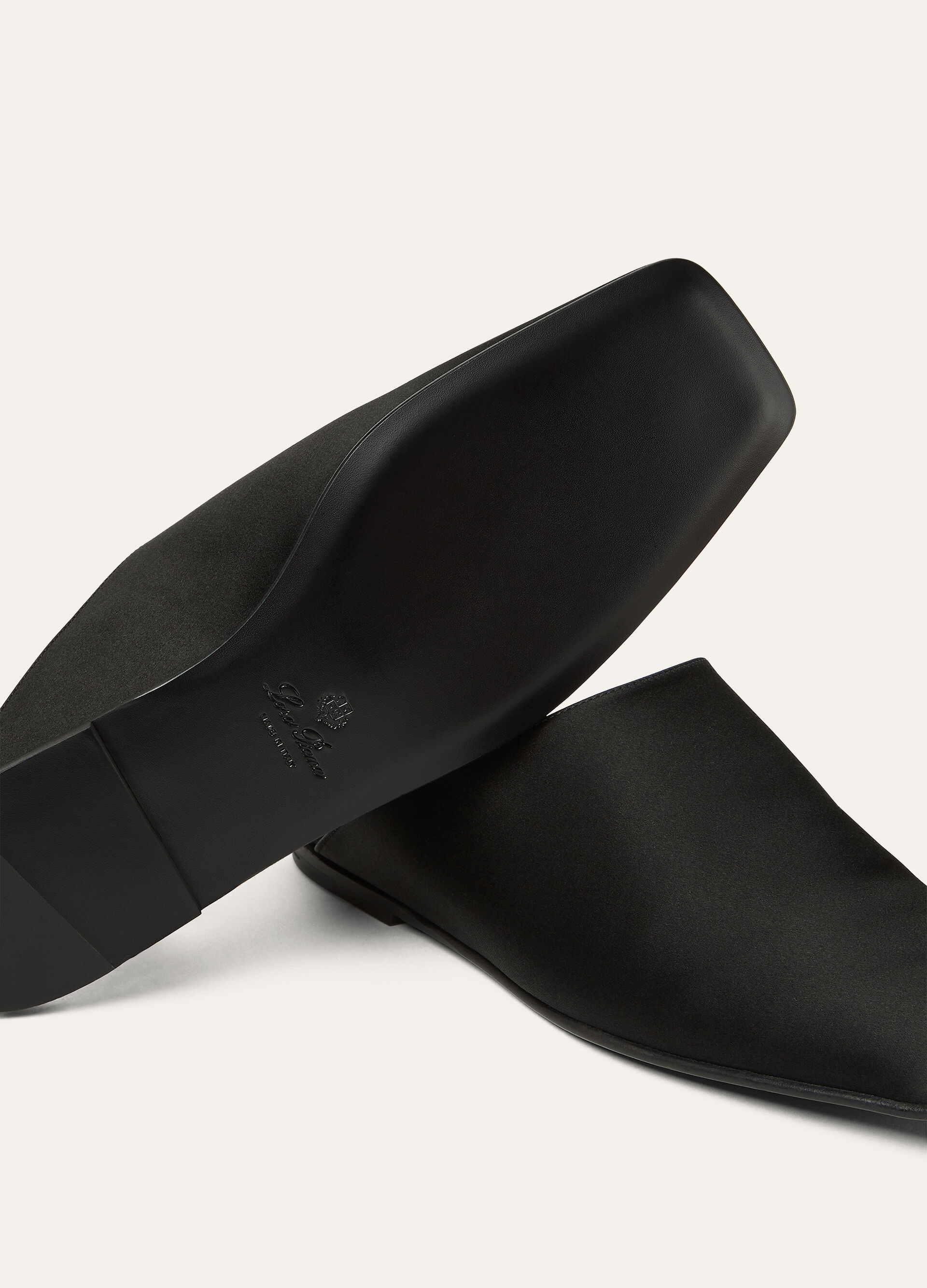 ALBA FLAT MULE SATIN AF