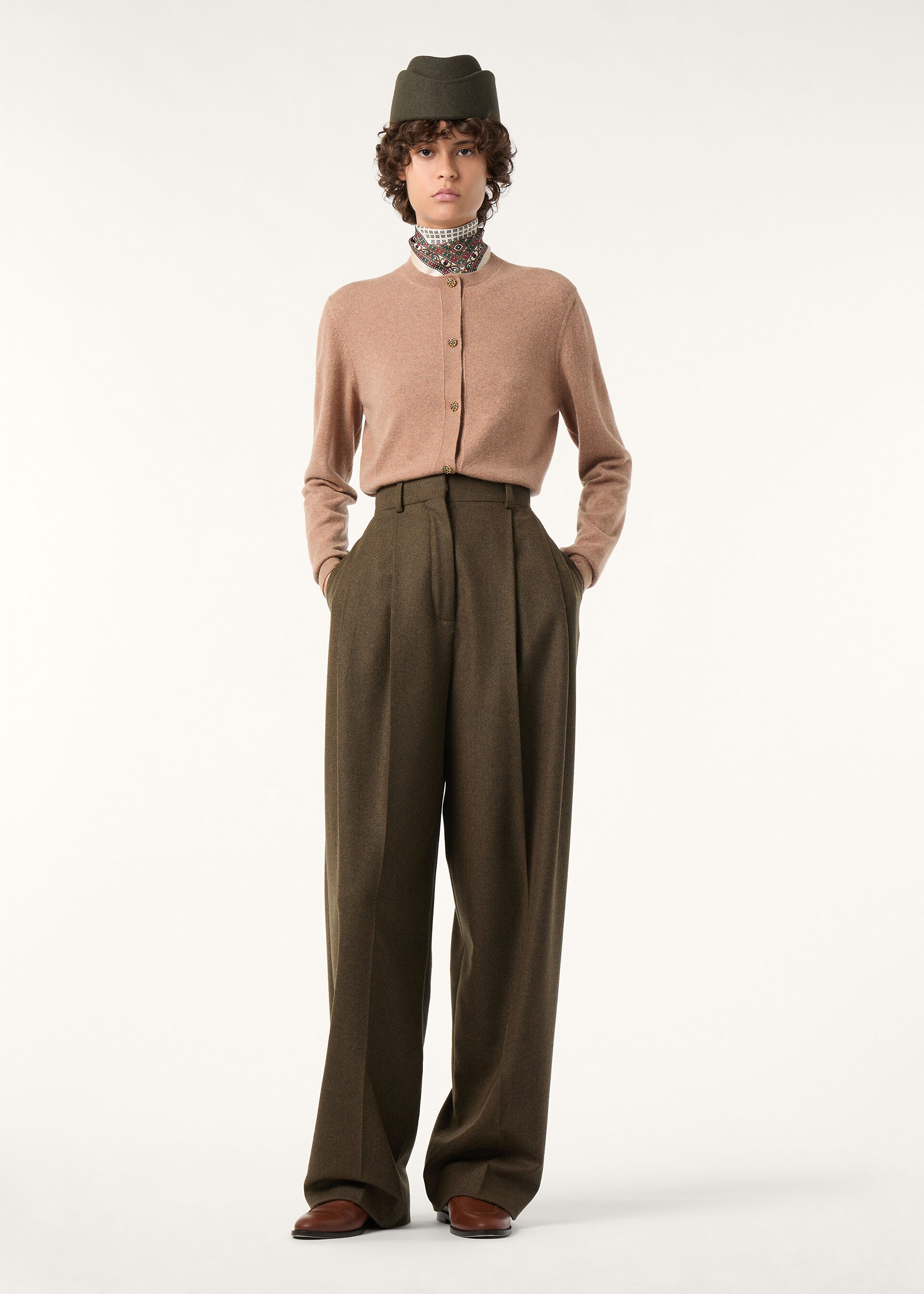 CLASSIC BABY CASH  CREWNECK CARDIGAN SWEATER GG 12