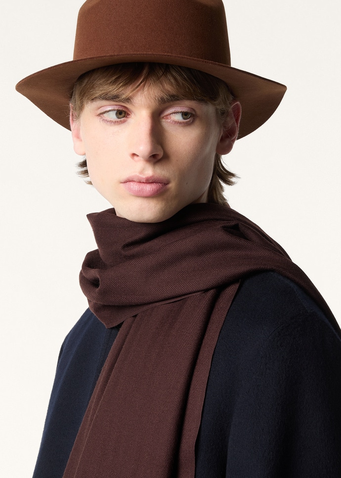 HALLET SCARF WISH_FAP9867_Q143_NR_1