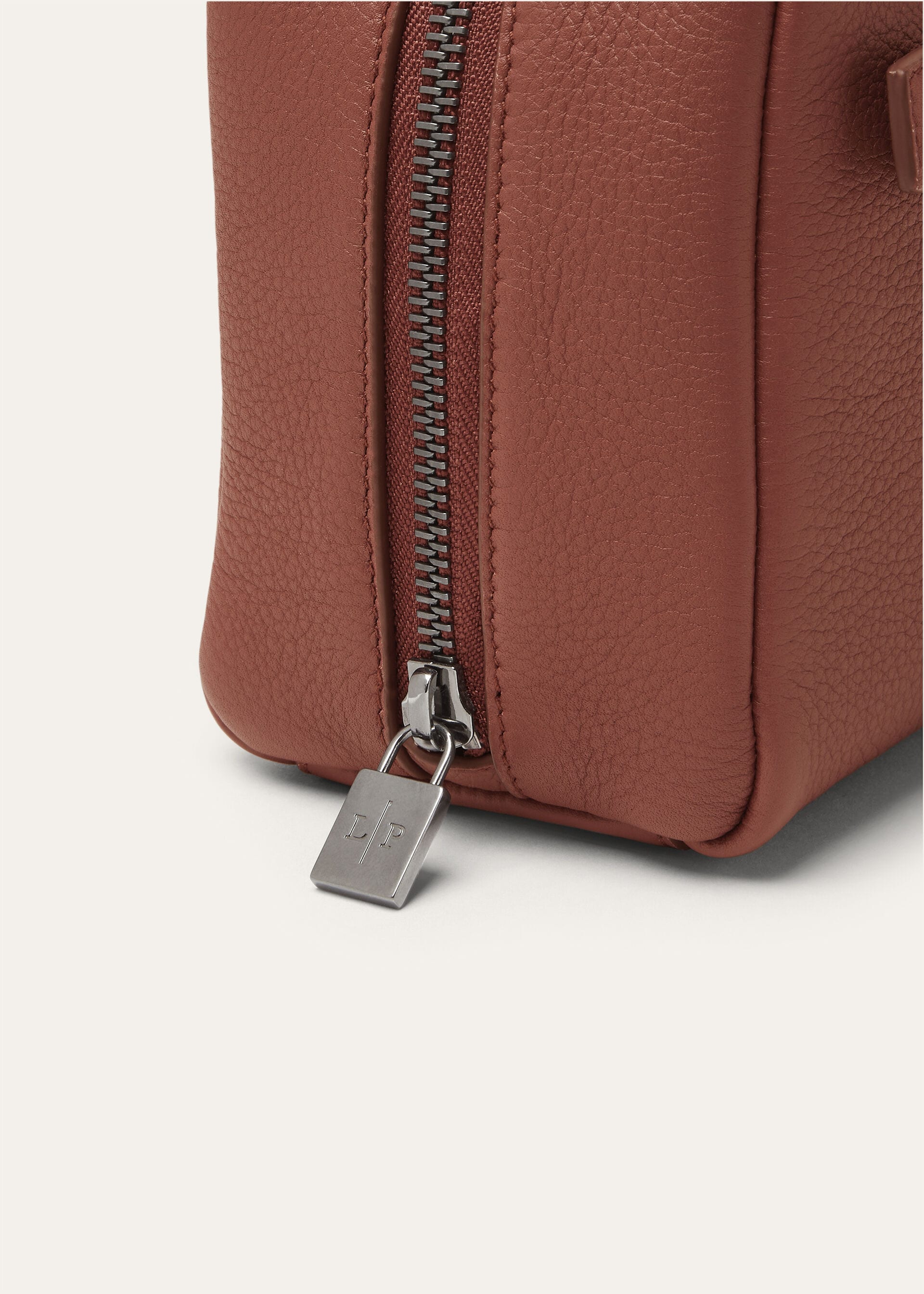 EXTRA TRAVEL POUCH MEDIUM TENDER CALF