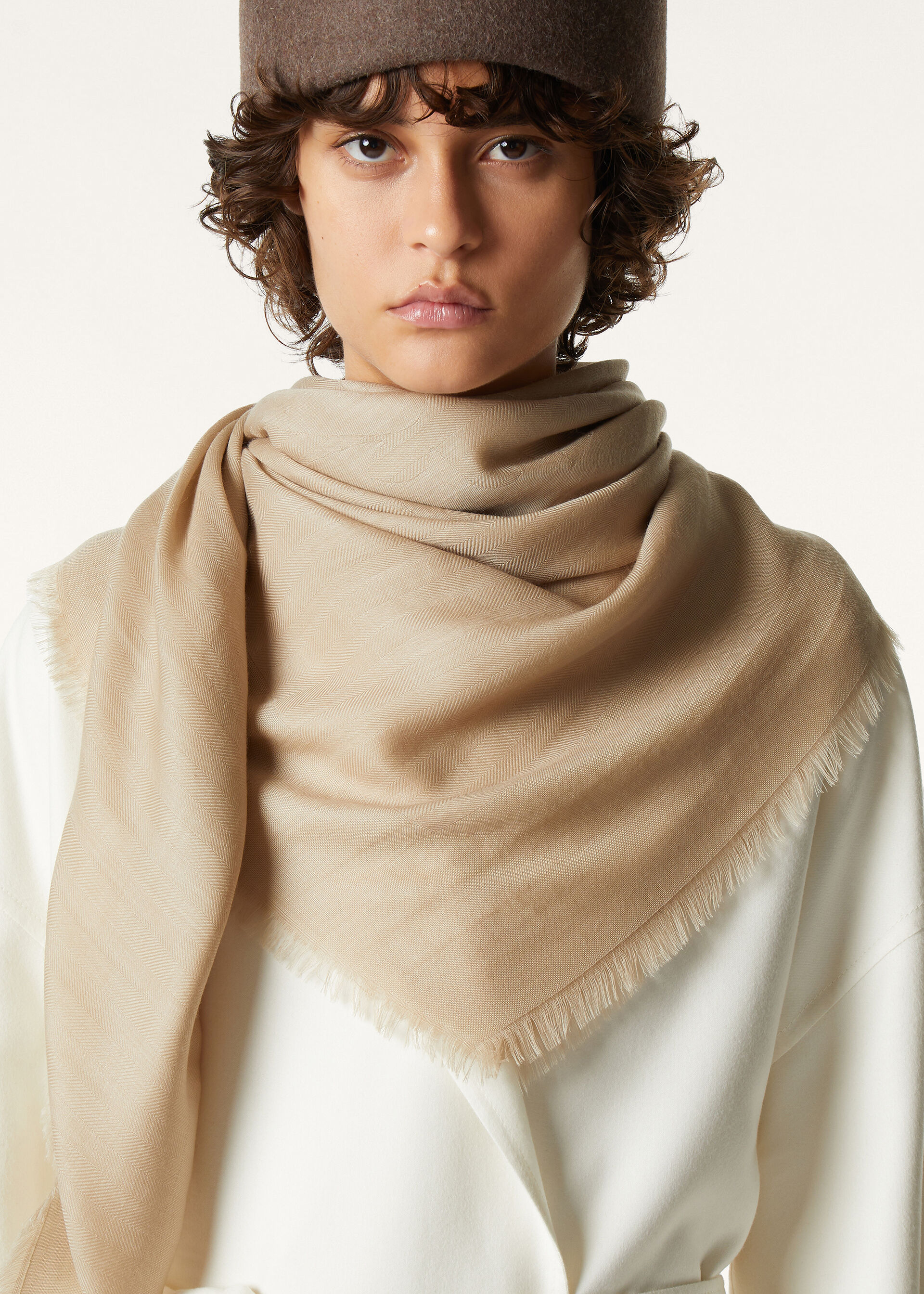 CREST JACQUARD SHAWL 120 CASH