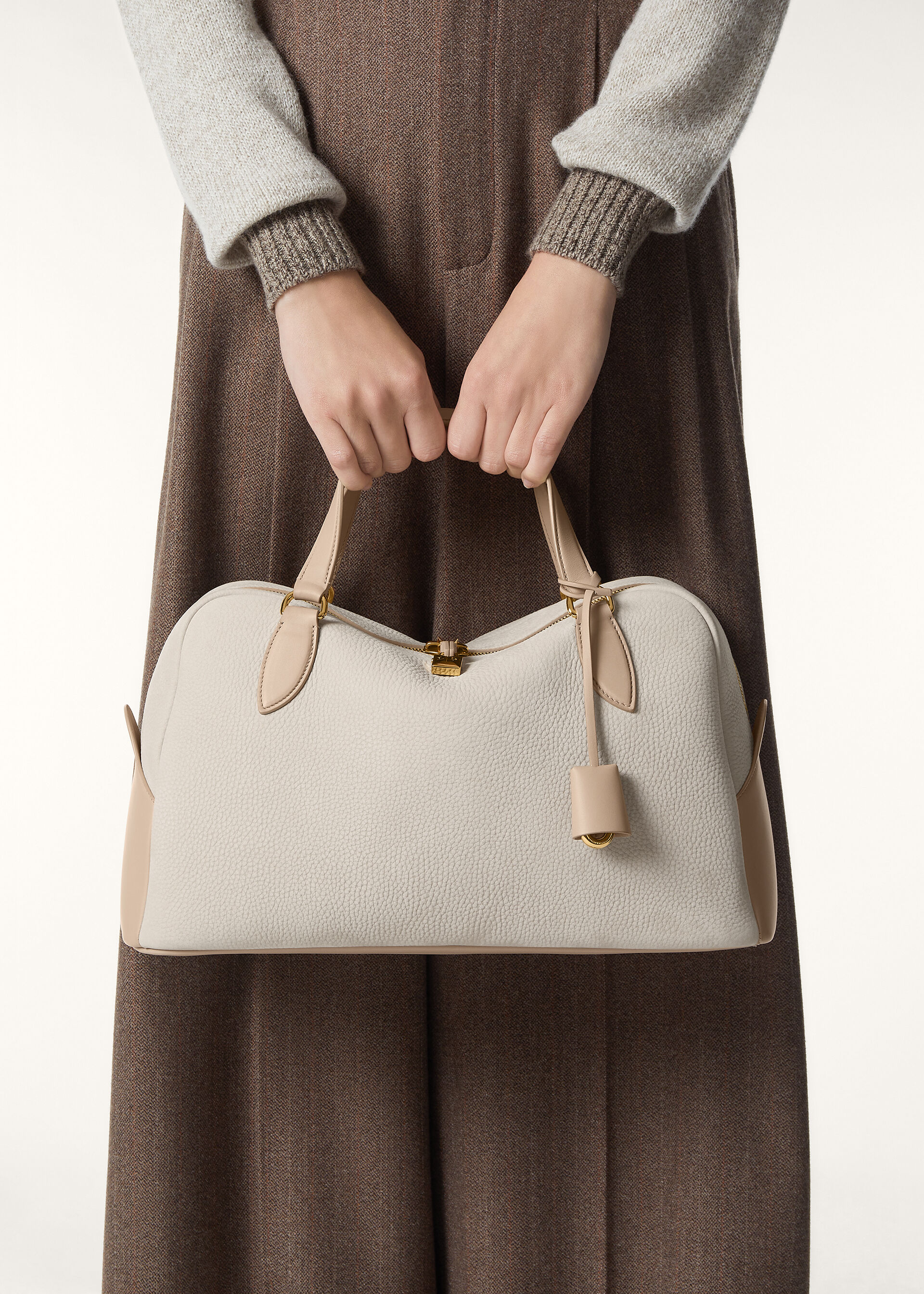 NEEDLE MEDIUM GRAINED NUBUCK/ROUNDED LTH