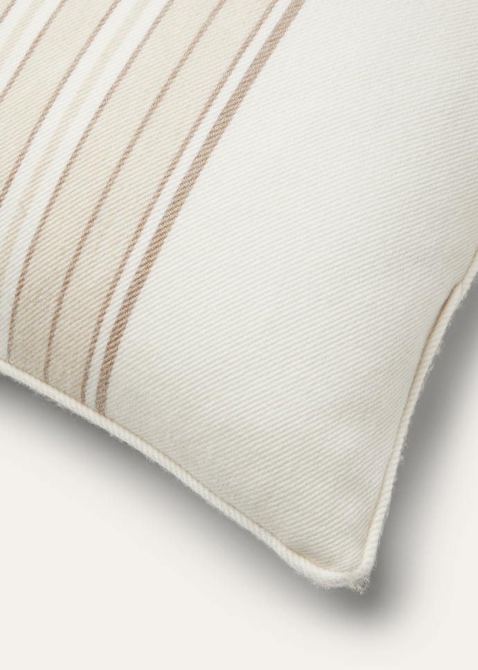 CUSHION SUITCASE STRIPE CASH_FAQ3131_F6DS_NR_2