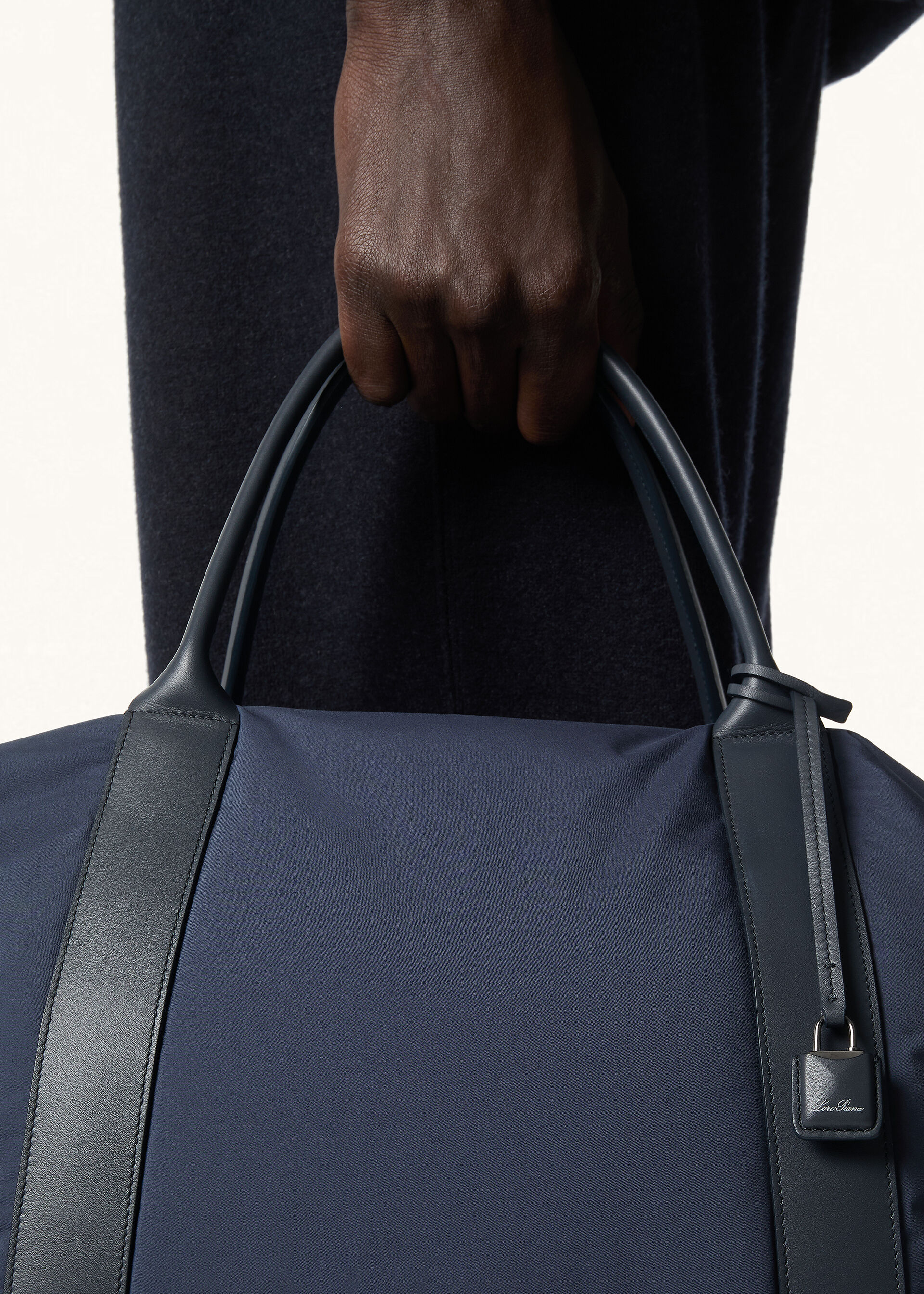 WIND DUFFLE MEDIUM WIND/ROUNDED LEATHER