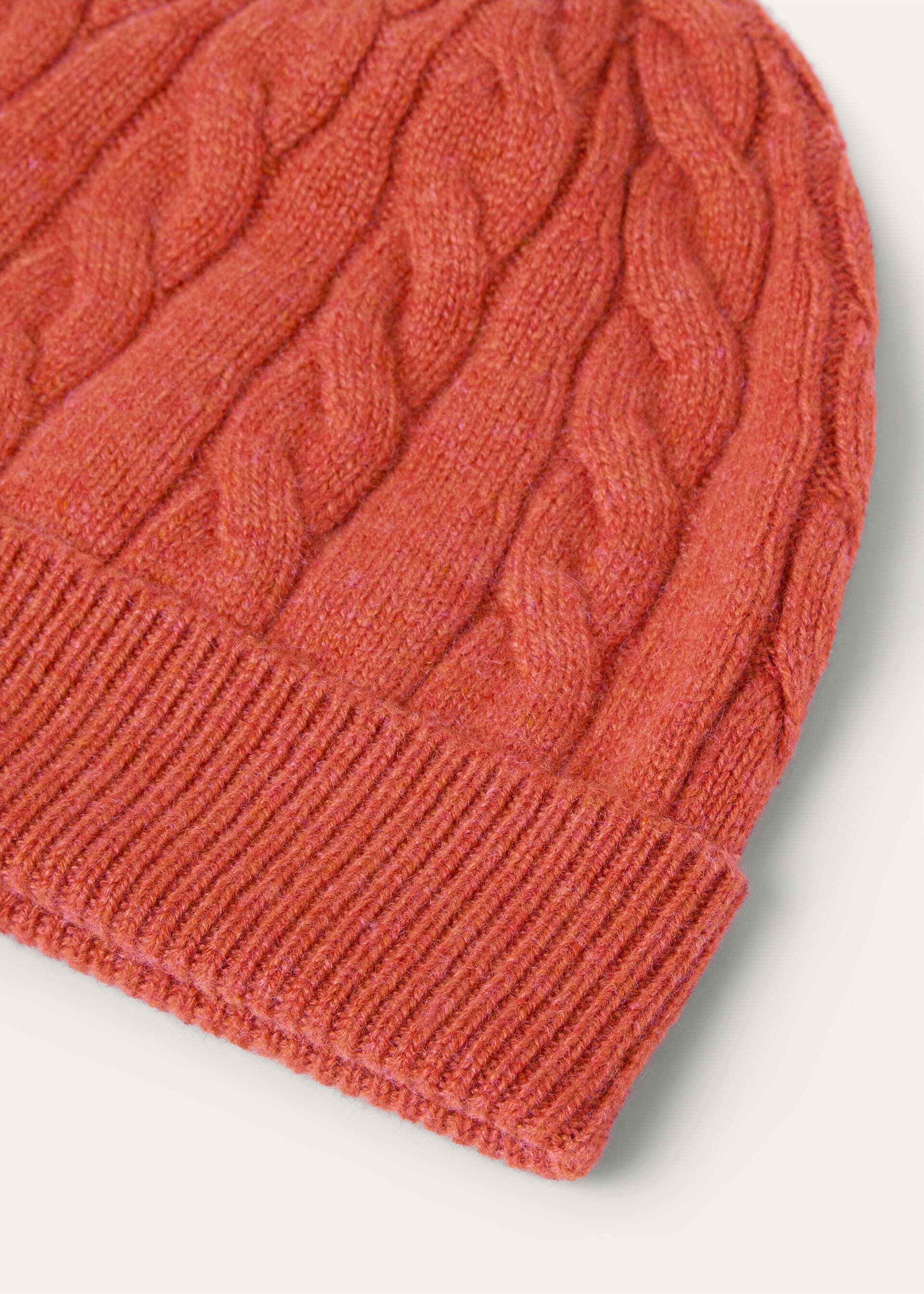 CEDAR BEANIE CASH GG 8