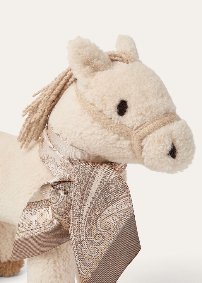 CUDDLY HORSE CHANDANI_FII0019_B1AX_NR_3