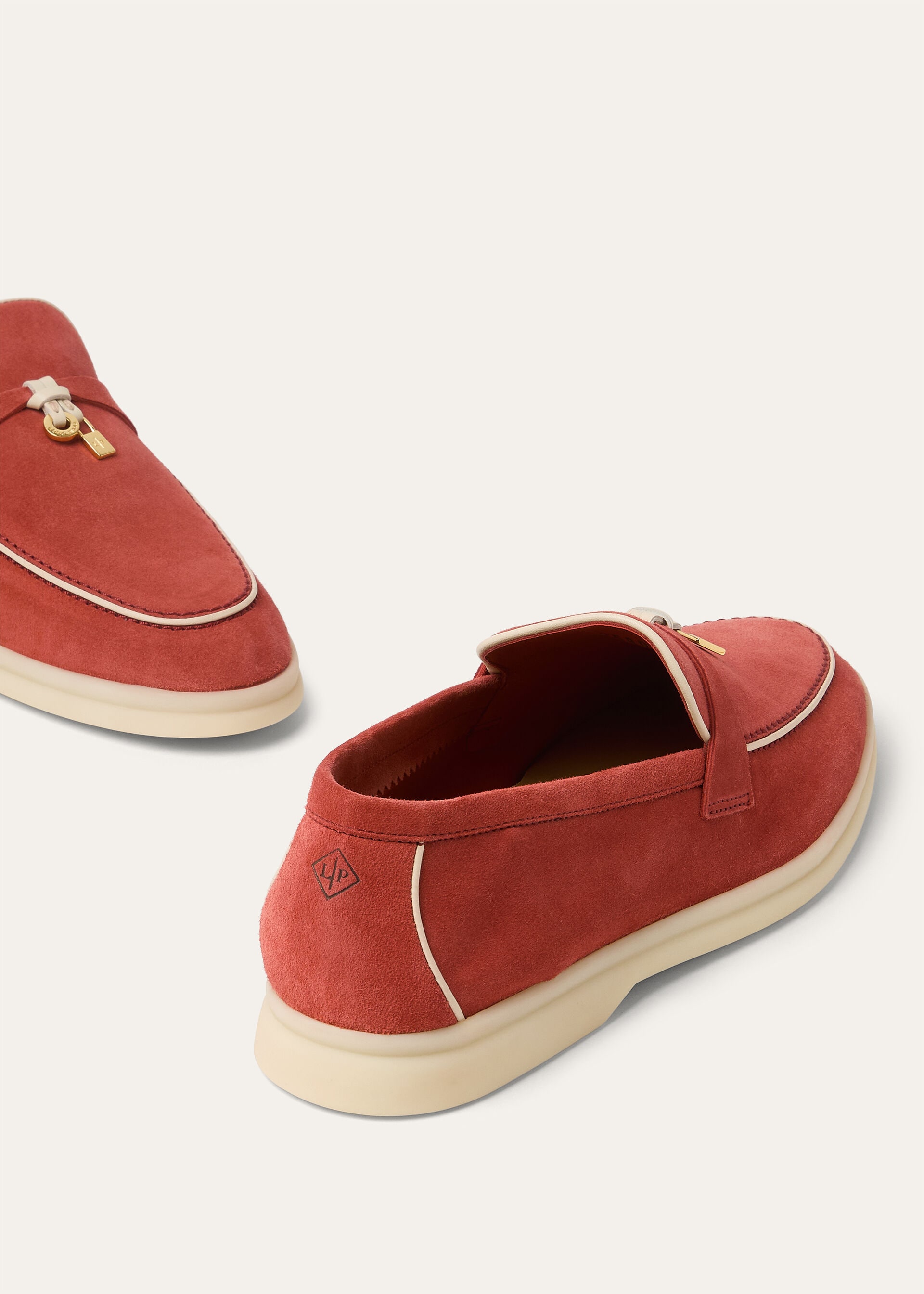 SUMMER CHARMS WALK P. SUEDE