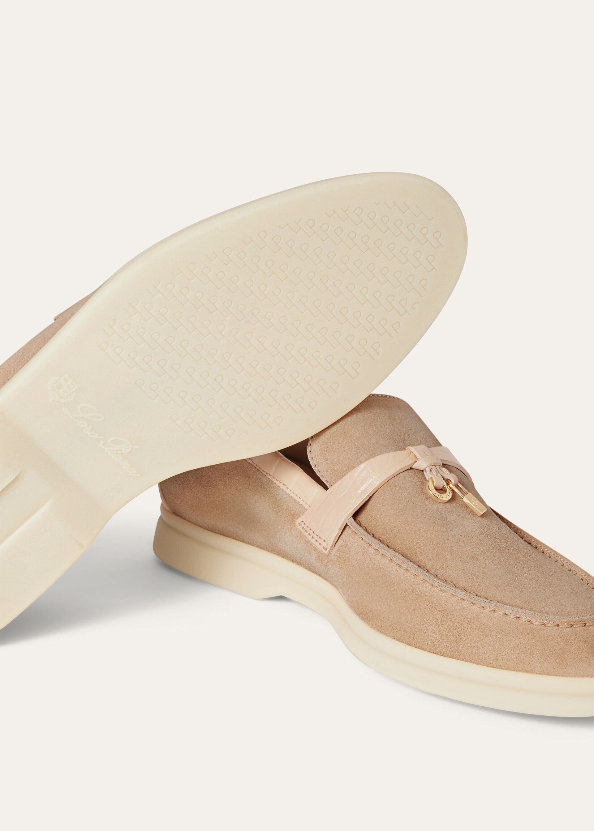 SUMMER CHARMS WALK SUEDE ALLIGATOR