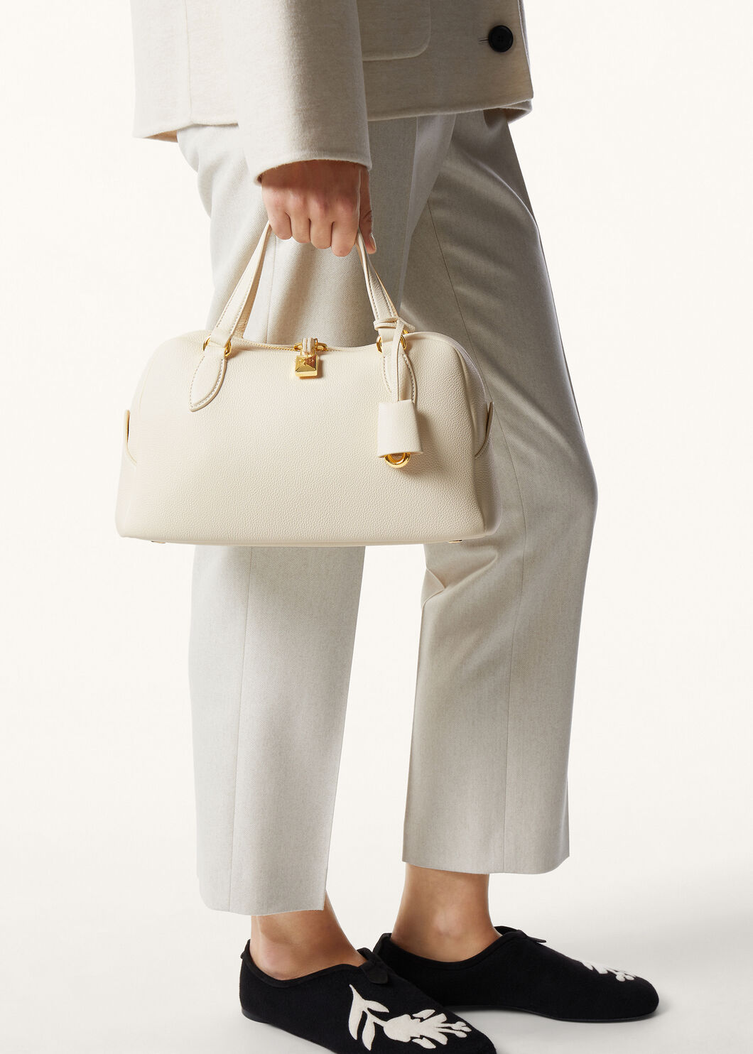 NEEDLE SMALL FINE GRAINED LEATHER