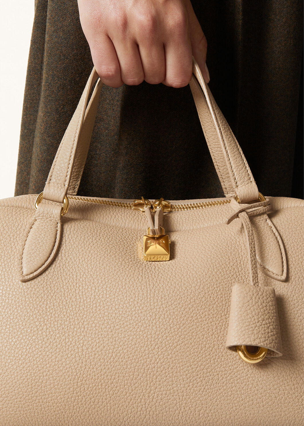 NEEDLE SMALL FINE GRAINED LEATHER