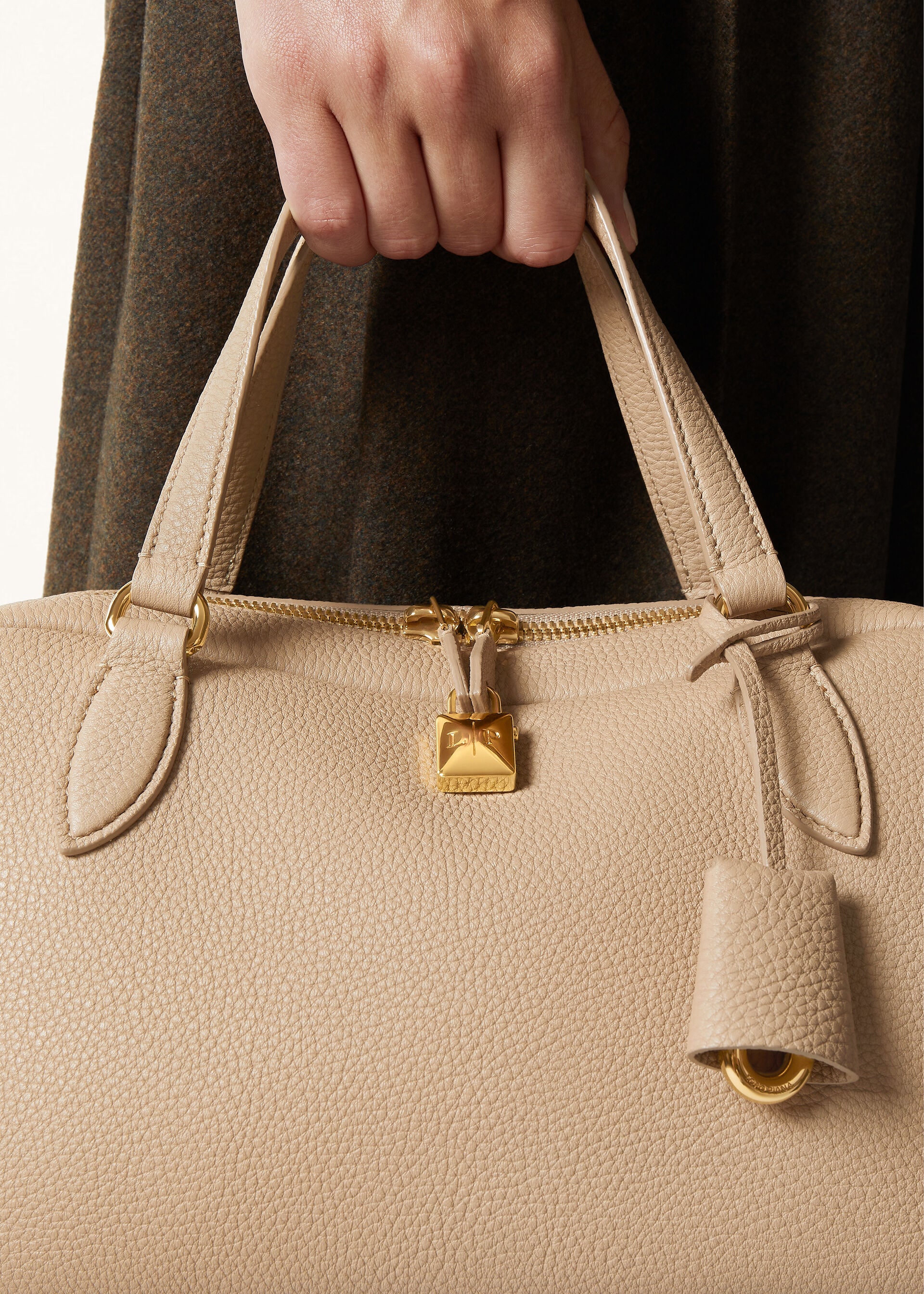 NEEDLE SMALL FINE GRAINED LEATHER