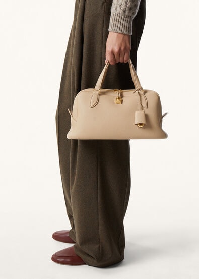 NEEDLE SMALL FINE GRAINED LEATHER