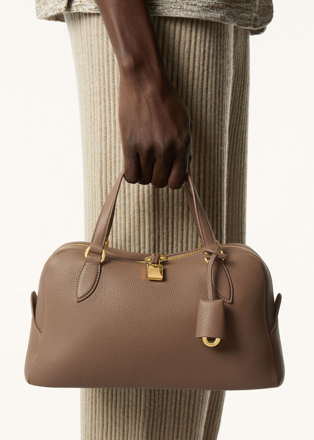 NEEDLE SMALL FINE GRAINED LEATHER