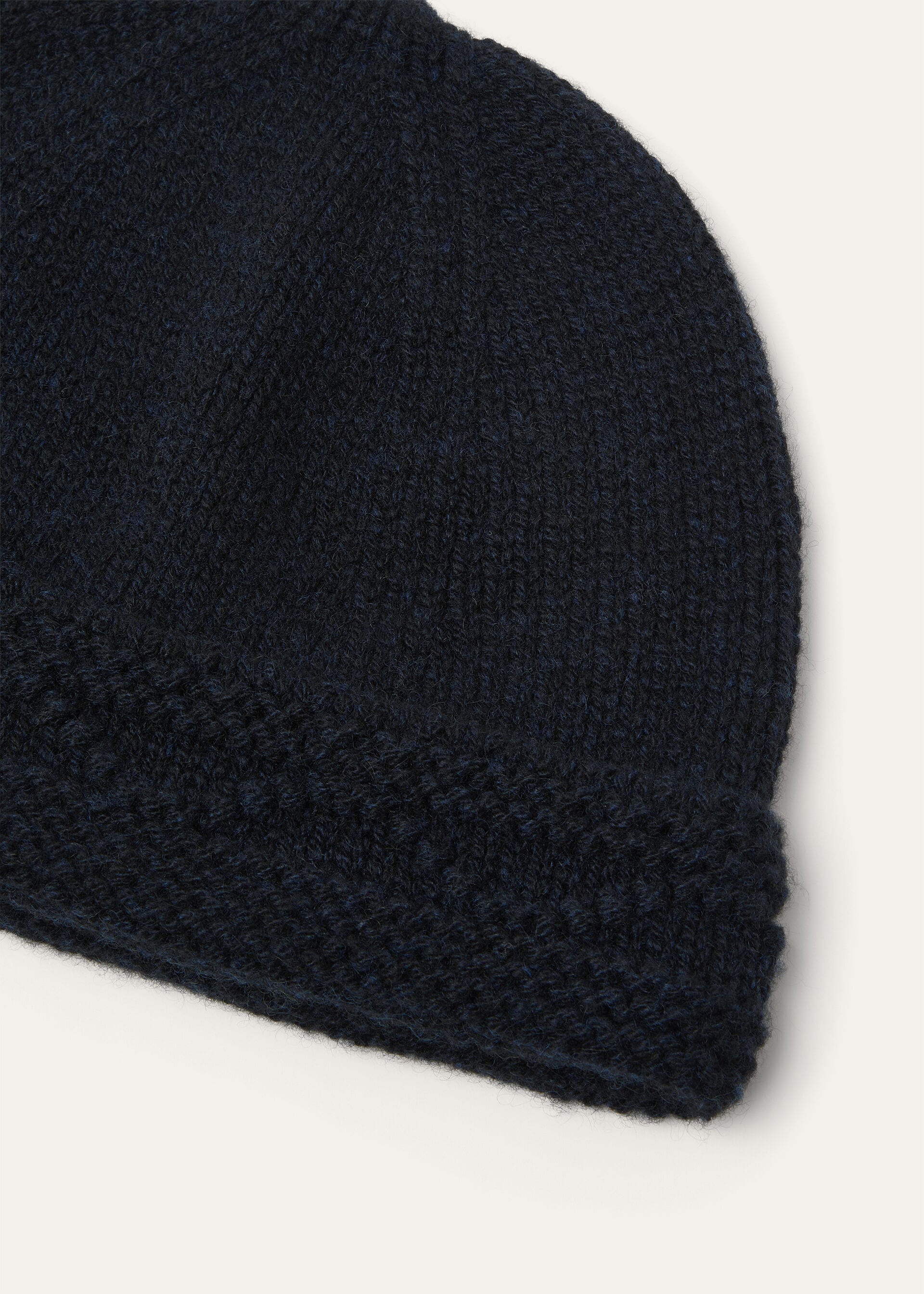 CAREZZA BEANIE CASH GG 3