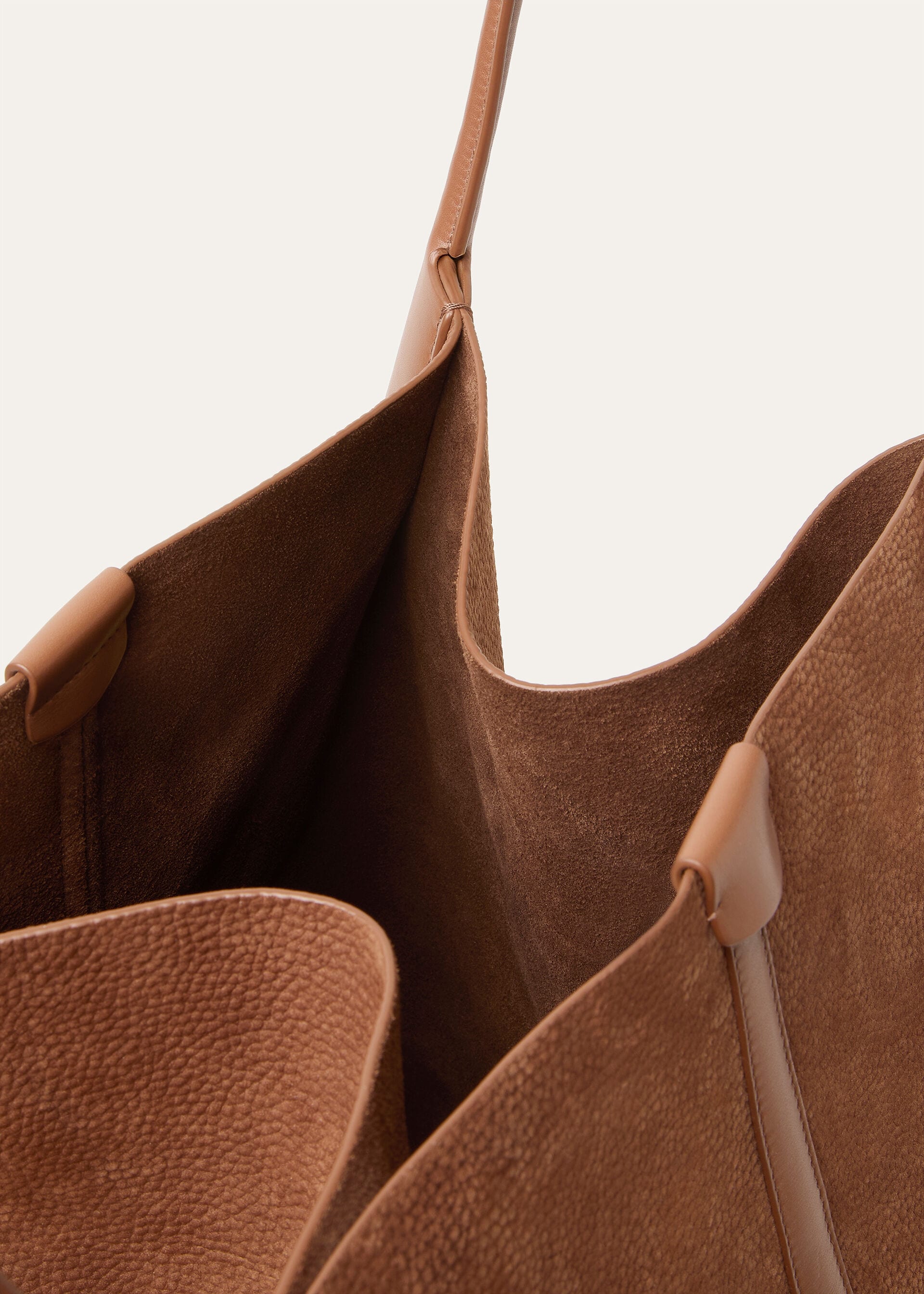 BALE HOBO EXTRA LARGE GRAINED NUBUCK