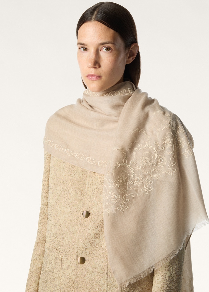 LAYL EMBROIDERED STOLE CASH_FAQ7838_F7ZX_NR_2