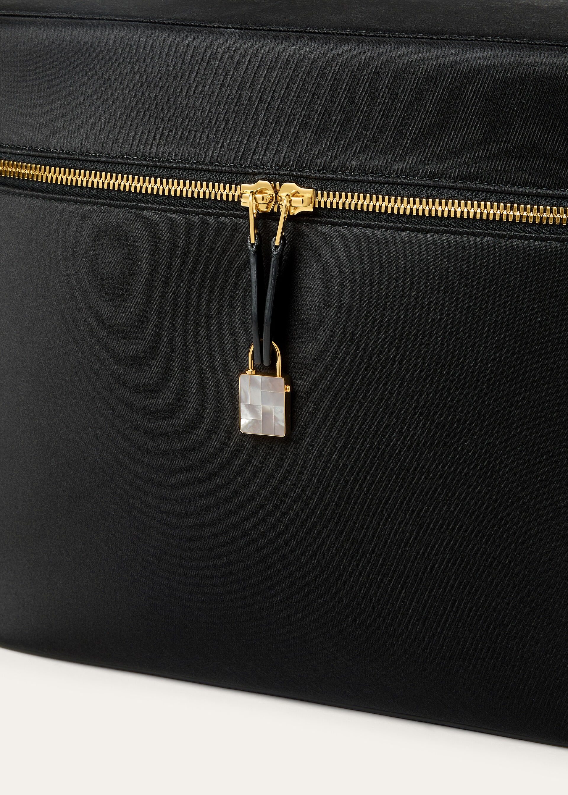 EXTRA SOFTY CASE L40 SATIN/ROUNDED LEATHER SC