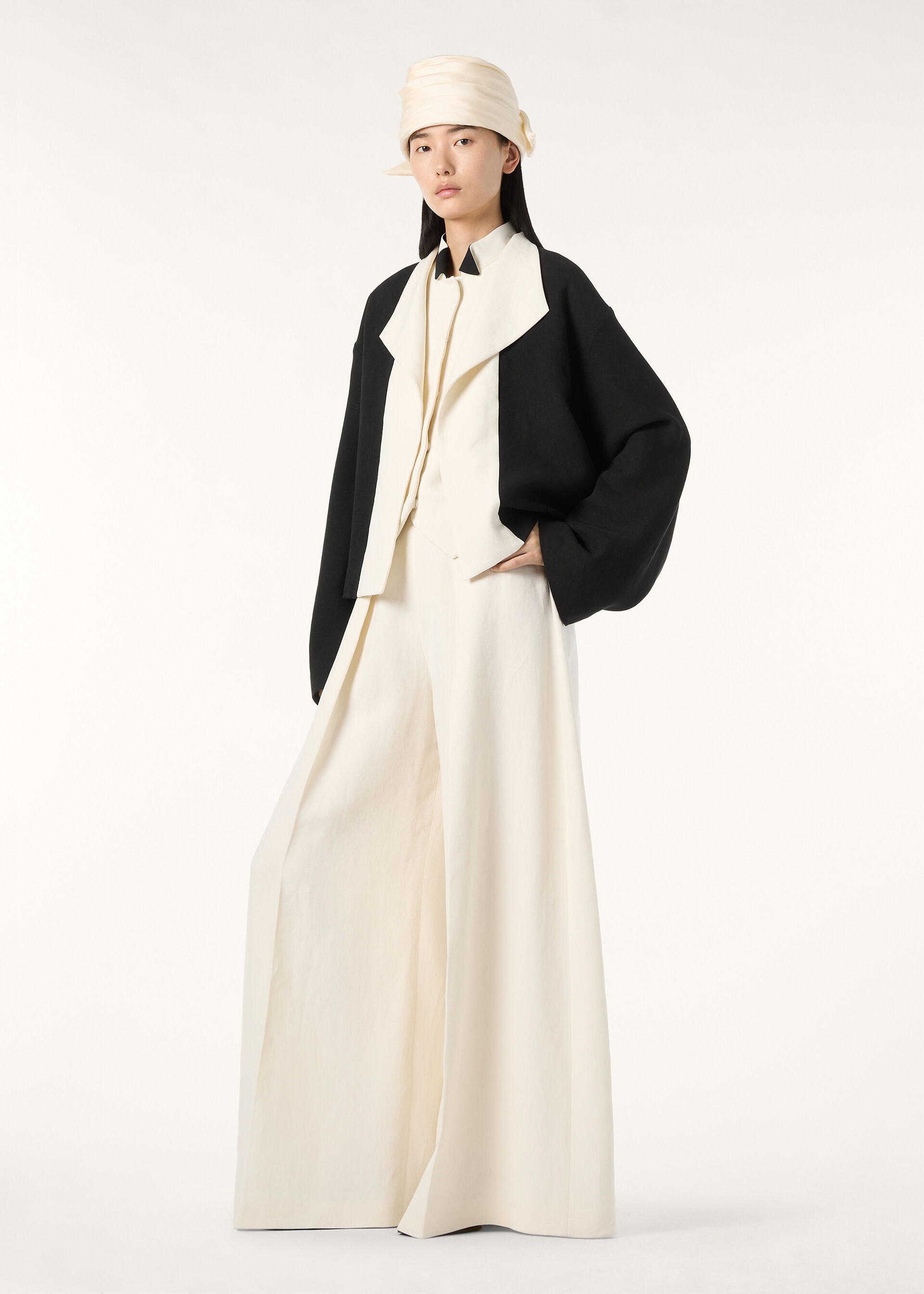 JEFF SHORT CABAN CANVAS LINEN FLOWER