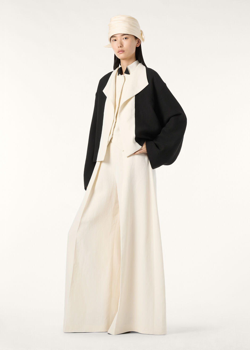 JEFF SHORT CABAN CANVAS LINEN FLOWER