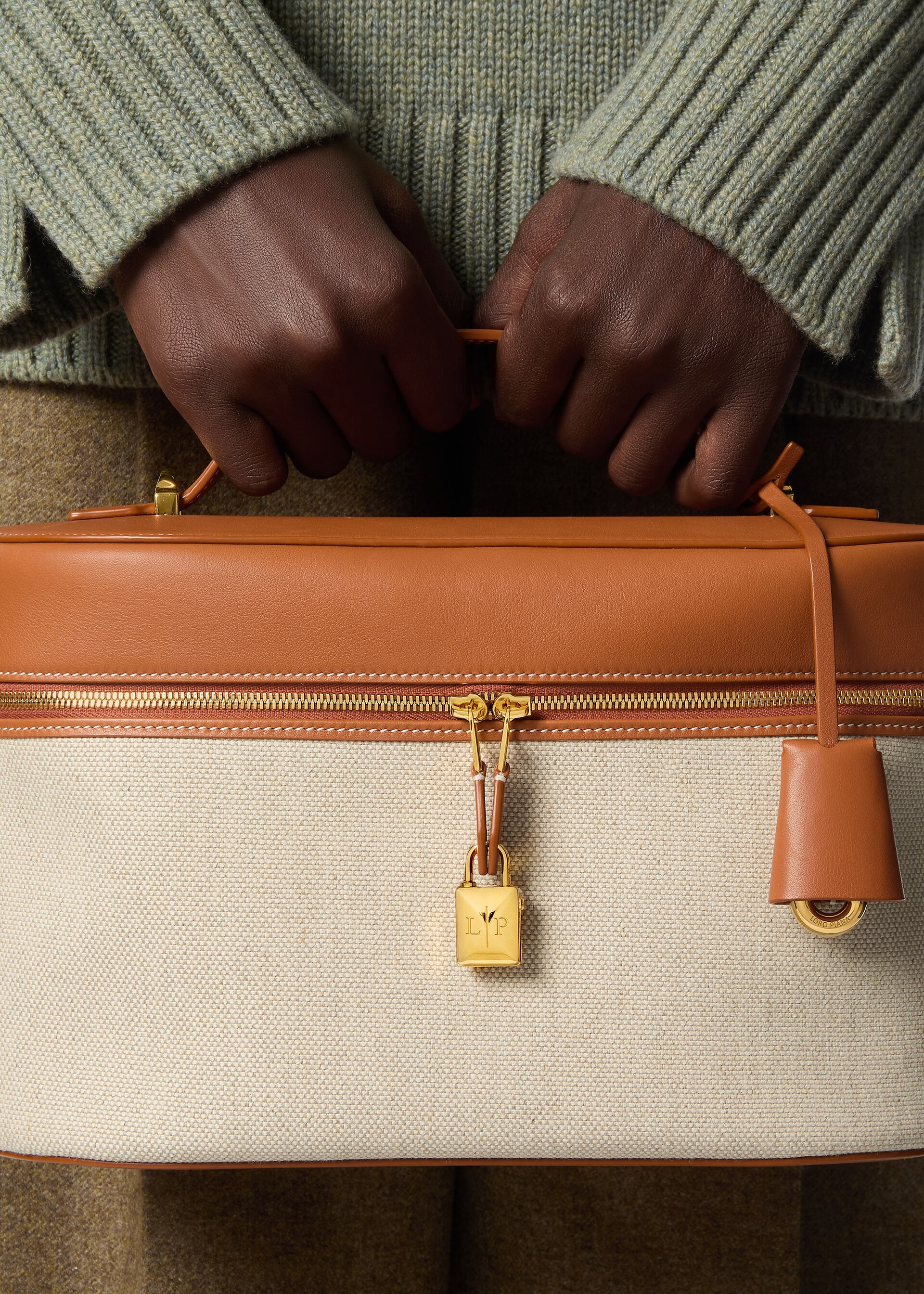 EXTRA SOFTY CASE L30 NATURAL CANVAS/BUTTER CALF